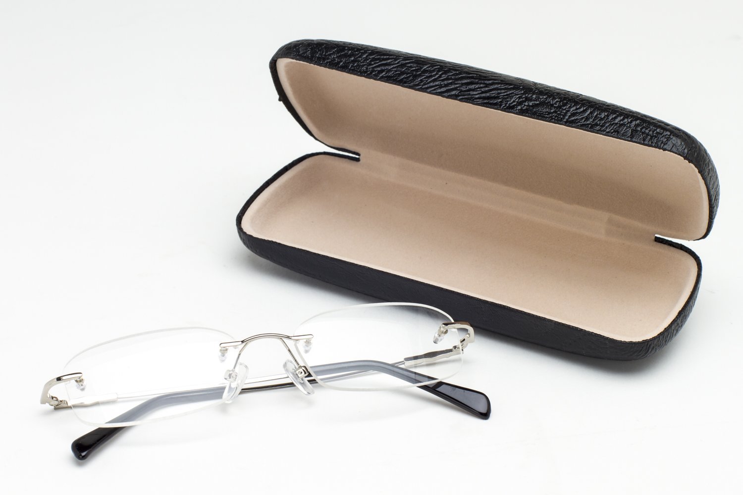 Polycarbonate lenses with Scratch Coating and a hard Black Leather Protective Case